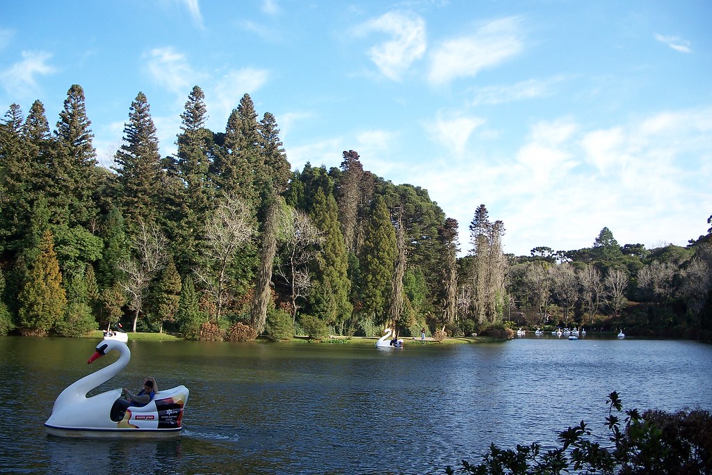 Conheça o Lago Negro em Gramado